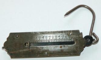 Régi körömvágó csipesz és egy pedikűr szerszám + egykaros piaci mérleg / scales and manicure set