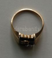 10K arany férfi pecsétgyűrű onyx kővelés brillel S monogramal / 
10K gold mans seal-ring, with black...