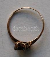 Női 10K aranygyűrű 3 zafirral és 2 brillel /
Female 10K gold ring with 2 diamond and 3 sapphire Size...