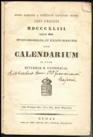 Magyar Schematizmus: Annus communis a nativitate Salvatoris nostri Jesu Christi MDCCCXLIII. Dierum 365 stylo Gregoriano, et Juliano deductus sive calendarium in usum ecclesiae r. catholicae. Budae, é.n., Typ. Reg. Universit. Hungaricae. hozzákötve: Schematismus inclyti regni Hungariae partiumque eidem adnexarum pro anno 1843. Budae, é.n., Typ. Reg. Scient. Univ. Hung. 433p. Gerinc, kötés sérült.