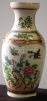 Jelzett, kézzel festett kínai porcelán vázácska /
Hand-painted Chinese porcelain vase 17cm