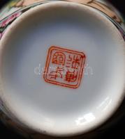 Jelzett, kézzel festett kínai porcelán vázácska /
Hand-painted Chinese porcelain vase 17cm