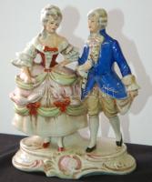 Hölgy udvarlóval, kézzel festett, jelzett, sorszámozott porcelán szobrocska hibátlan állapotban / Lady with Lad, hand-painted hallmarked porcelain figure in flawless condition 16x13cm