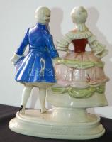 Hölgy udvarlóval, kézzel festett, jelzett, sorszámozott porcelán szobrocska hibátlan állapotban /
La...