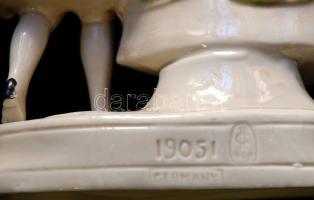 Hölgy udvarlóval, kézzel festett, jelzett, sorszámozott porcelán szobrocska hibátlan állapotban /
La...