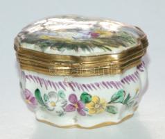 1740-1803 között: Szelence. Ónmázas festett fajansz. Veuve Perrin manufaktúra /
Veuve Perrin worksho...