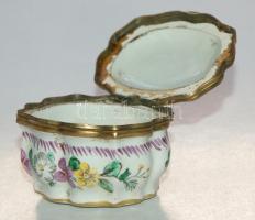 1740-1803 között: Szelence. Ónmázas festett fajansz. Veuve Perrin manufaktúra /
Veuve Perrin worksho...