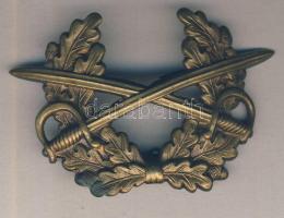 Tölgyfakoszorú keresztbe tett kardokkal jelvény T:2