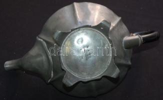 Régi ón teáskanna, törött fafüllel /
Vintage tin tea kettle (broken wooden handle) 30x17cm