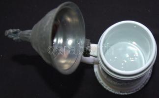 Müncheni ónfedelű porcelán söröskorsó áttetsző aljjal, rajta II. Vilmos császár portréjával /
Porcel...