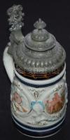 Karlsbadi ónfedelű, kézzel festett porcelán söröskupa miniatúra díszítéssel / Hand-painted porcelain beer jug with tin lid from Karlsbad 18cm