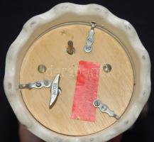 Kézzel festett domborműves díszítésű, ónfedelű söröskupa, az aljában beépített kis zenélő szerkezett...