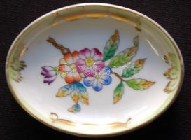 Kézzel festett sorszámozott Viktória-mintás jelzett Herendi porcelán tálka /
Handpainted numbered He...