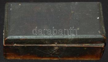 8db-os régi súlykészlet eredeti dobozában /
A set of scale-weights in original box