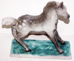 Lovat ábrázoló kézzel festett iparművész porcelán figura / Chinaware horse figure 19cm