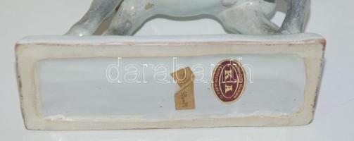 Lovat ábrázoló kézzel festett iparművész porcelán figura /
Chinaware horse figure 19cm