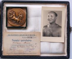 Magyar Armand Európa bajnok birkózó Budapesti Atlétikai Klubtól kapott emlékplakettje, tagsági igazo...