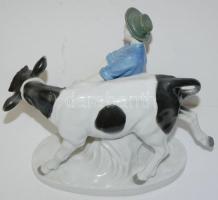 Tehenet kísérő fiút ábrázoló kézzel festett német porcelán figura hibátlan állapotban /
Handpainted ...