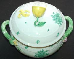 Kézzel festett Nanking bouquet-mintás jelzett Herendi porcelán leveses tál rózsákkal és citrom alakú...