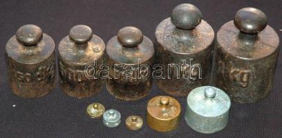 Régi réz tányéros Kubus márkájú karos mérleg 7 darabos súlykészlettel / Vintage scales 41cm and 7 pc...