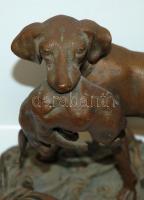 Vadászkutya nyúllal bronzírozott vas szobor jelzés nélkül /
Bronz plated iron hound sculpture 20x28c...