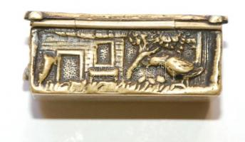 XIX. sz. Réz dobozka madár díszítéssel / 
XIXth century: Copper box decorated with birds 6x4x2,5 cm