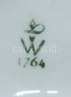 Szépítkező hölgyet ábrázoló kézzel festett jelzett Wallendorf német porcelán figura apró hibákkal /
...