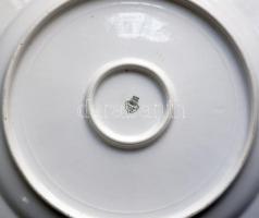 Virágmintás pajzspecsétes Zsolnay porcelán süteményes tál /
Zsolnay porcelain plate d: 30cm