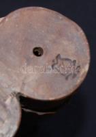 K jelzéssel: Anya gyermekével, terrakotta 23cm