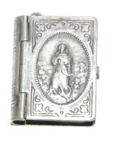 Nyakba akasztható ezüstözött minikönyvtartó a fedelén Krisztust ábrázoló domborművel / Silver plated box medallion for mini books decorated with religious bas relief 3x2,5cm