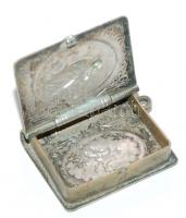 Nyakba akasztható ezüstözött minikönyvtartó a fedelén Krisztust ábrázoló domborművel /
Silver plated...