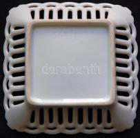 Jelzés nélküli sorszámozott áttört porcelán tálka /
Numbered unmarked chinaware tray 12x12cm