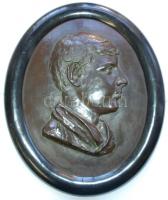 ~1908 Brauswetter János: Portré, fém dombormű ovális fa keretben 35x42cm