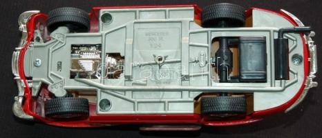 Mercedes 300Sl típusú autómakett 1:24-es méretben