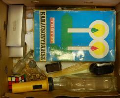 Vegyes bolhapiac tétel: fali naptár, fémdoboz, méhviasz gyertyák, elemlámpa, képeslapok, gyertyatart...