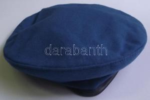 59-es méretű kék barett sapka jó állapotban