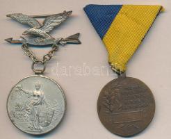~1925. "A Magyar Athletikai Szövetség Kerületi Bajnoksága" Br és ezüstözött Br díjérem (2x) mellszalaggal és turul madaras kitűzővel szign.: Arkanzas T:2