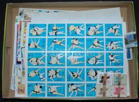 2.686db kínai gyufacímke sorozat vágott és vágatlan ívekben + 4x40db mini címke