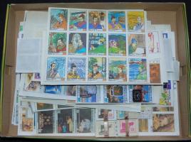 2.686db kínai gyufacímke sorozat vágott és vágatlan ívekben + 4x40db mini címke