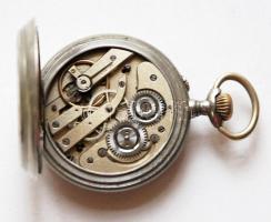 cca 1900 Festett porcelán számlapú zsebóra domborműves díszítésű hátlappal (a számlap és a fedőlap s...