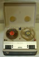 cca 1970 Grundig TK23L de Luxe típusú orsós magnetofon szalaggal, kábelek nélkül, sérült tetővel / Vintage reel to reel tape deck, without wires, and with injured lid