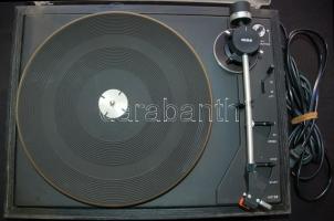 Tesla NC 580 típusú régi lemezlejátszó kábelekkel, remekül működik /
Vintage vinyl player with acces...