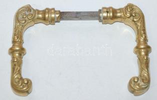 Dekoratív régi réz kilincs