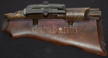 A cári orosz hadseregben használt 1896-os puska részletéről készült modell felállítható irányzékkal, asztali dísz / Model of the forend part of an 1896 gun used in the Russian Tsardom with movable aimer 24cm