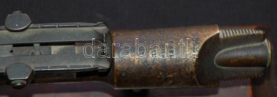 A cári orosz hadseregben használt 1896-os puska részletéről készült modell felállítható irányzékkal,...