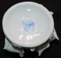 Jelzett kolozsvári porcelán rózsa apró lepattogzásokkal /
Cluj-Napoca chinaware rose with small faul...