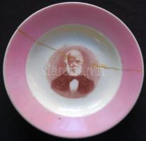 Révai József: Kossuth Lajos. Bp., 1944, Szikra, p97. Hozzá egy kis dísztányér Kossuth portréjával az 1890-es évekből (hibás)