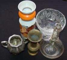 Nagy vegyes bolhapiac tétel üveg-, alpakka- és réztárgyakkal, különféle érdekességgel