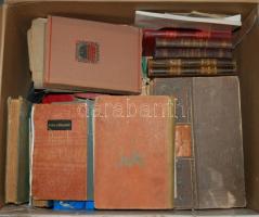 Nagy doboznyi, jórészt háború előtti könyvtétel izgalmas témákkal, szép kiadványokkal, néhány idegen...