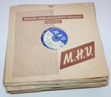 cca 1950 26db régi bakelitlemez, többségük a Magyar Hanglemezgyártó Vállalat kiadása / Old Hungarian vinyls